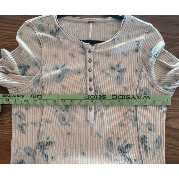 Free People Layer Me Henley Top XL Grey Floral Long Bell Sleeve Ribbed Boho - Picture 8 of 12